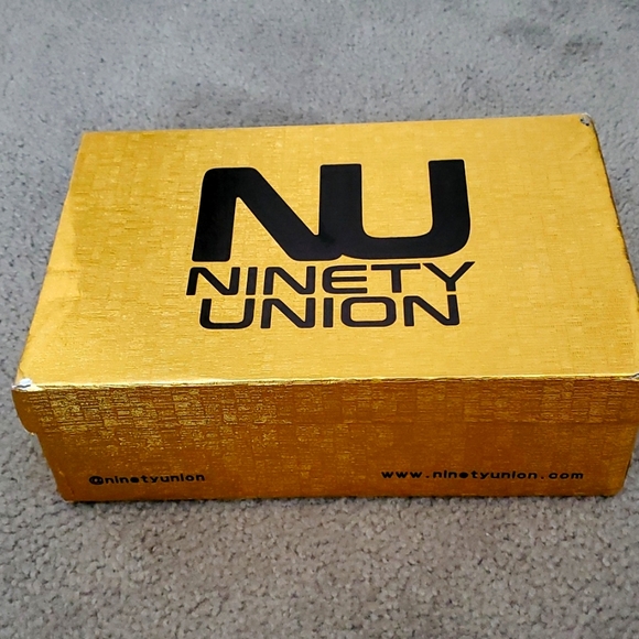 The perfect pump with the most stylish heel New never used - Picture 1 of 10